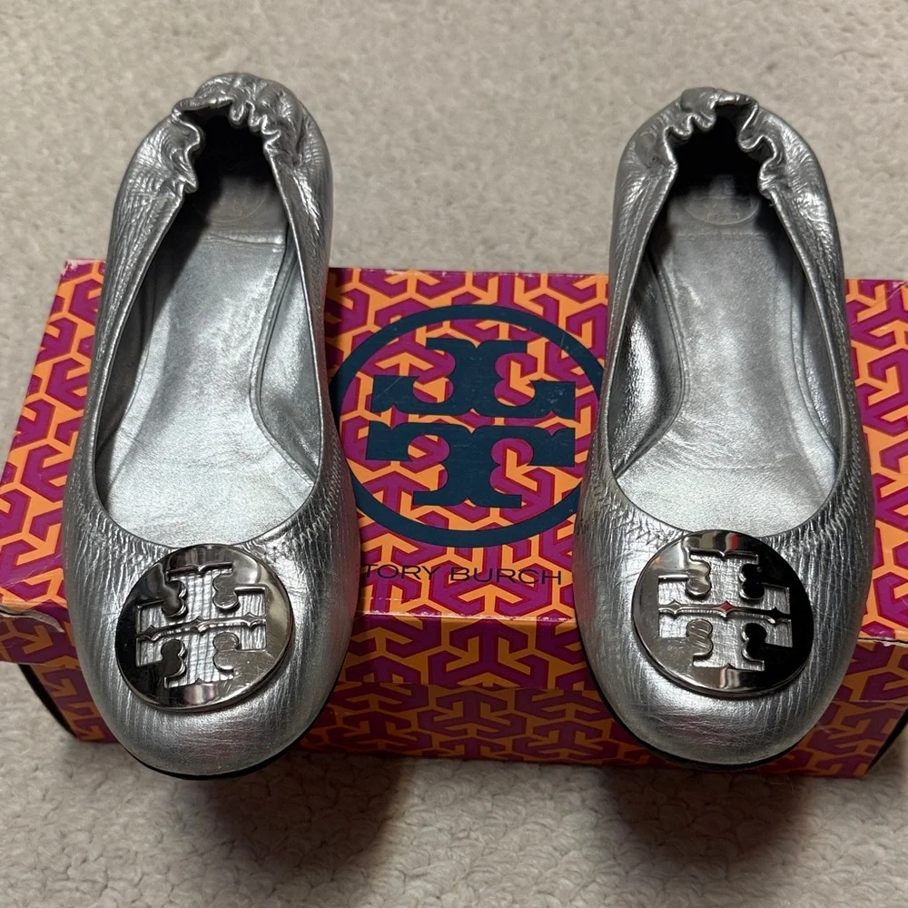 Tory Burch Metallic Silver Logo Ballet Flats - Picture 1 of 6